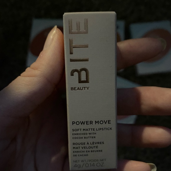 Makeup - Picture 6 of 11